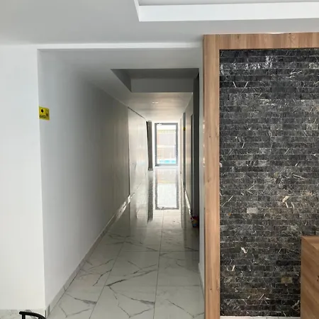 New In Center, 3 Min Walk To * אלאניה