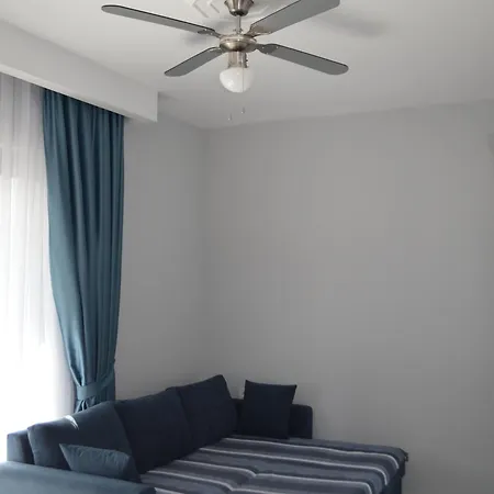 New In Center, 3 Min Walk To *